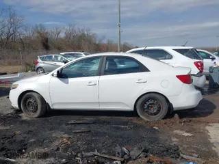 2013 Kia Forte EX with VIN KNAFU4A22D5737373, listed as a IAAI auction lot 41435221 with 1 mi miles. Bid and sale history available at carsss.com. Image 13.