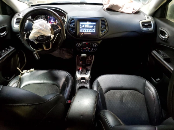2019 Jeep Compass Latitude z VIN 3C4NJDBB6KT629924, wystawiony jako Copart lot #52282615 z przebiegiem 84 373 mil mil oraz Szkoda całkowita • Salvage title. Historia ofert i sprzedaży dostępna na DreamBid. Obrazek 8.
