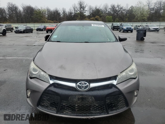 2015 Toyota Camry XLE z VIN 4T1BF1FK4FU985826, wystawiony jako Copart lot #55783835 z przebiegiem 214 790 mil mil oraz Czysty tytuł • Clean title. Historia ofert i sprzedaży dostępna na DreamBid. Obrazek 5.