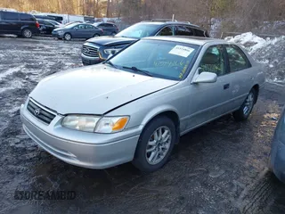 2001 Toyota Camry LE z VIN 4T1BF28K11U122669, wystawiony jako IAAI lot #41574866 z przebiegiem 233 301 mil mil oraz . Historia ofert i sprzedaży dostępna na DreamBid. Obrazek 2.