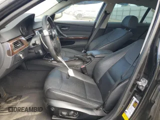 2011 BMW 3 Series 328i z VIN WBAPH5C58BA444037, wystawiony jako Copart lot #62957135 z przebiegiem 107 591 mil mil oraz Szkoda całkowita • Salvage title. Historia ofert i sprzedaży dostępna na DreamBid. Obrazek 7.