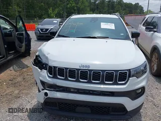 2024 Jeep Compass Latitude with VIN 3C4NJDBNXRT119192, listed as a IAAI auction lot 42191433 with 29,075 mi miles and . Bid and sale history available at carsss.com. Image 6.