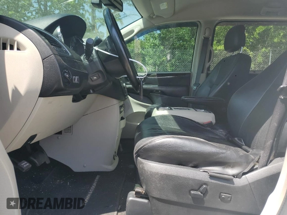 2011 Chrysler Town & Country Touring L z VIN 2A4RR8DG7BR783713, wystawiony jako Copart lot #57297455 z przebiegiem 148 455 mil mil oraz Szkoda całkowita • Salvage title. Historia ofert i sprzedaży dostępna na DreamBid. Obrazek 7.