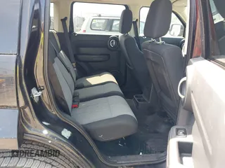 2008 Dodge Nitro SXT z VIN 1D8GU28K08W151127, wystawiony jako IAAI lot #42502070 z przebiegiem 145 972 mil mil oraz . Historia ofert i sprzedaży dostępna na DreamBid. Obrazek 8.