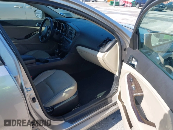 2013 Kia Optima EX с VIN 5XXGN4A73DG236293, выставлен на аукционе IAAI как лот 42366969 с пробегом 160 886 миль миль и . История ставок и продаж доступна на DreamBid. Изображение 5.