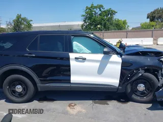 2020 Ford Police Interceptor Utility z VIN 1FM5K8AB6LGA19058, wystawiony jako IAAI lot #42223865 z przebiegiem 67 047 mil mil oraz . Historia ofert i sprzedaży dostępna na DreamBid. Obrazek 14.
