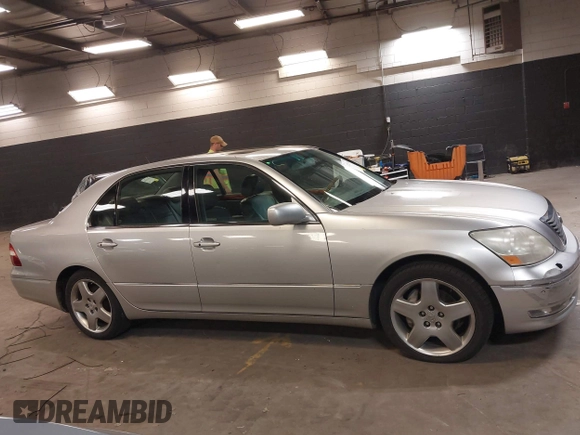 2004 Lexus LS 430 z VIN JTHBN36F840154239, wystawiony jako IAAI lot #42321185 z przebiegiem 117 073 mil mil oraz . Historia ofert i sprzedaży dostępna na DreamBid. Obrazek 13.
