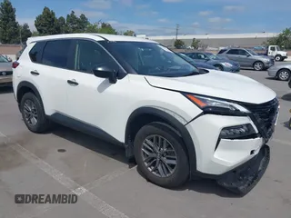 2021 Nissan Rogue S z VIN JN8AT3AA0MW011687, wystawiony jako IAAI lot #42034547 z przebiegiem 50 989 mil mil oraz . Historia ofert i sprzedaży dostępna na DreamBid. Obrazek 1.
