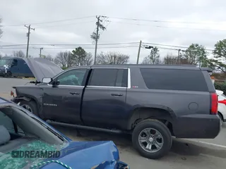 2017 Chevrolet Suburban LT z VIN 1GNSKHKC2HR315082, wystawiony jako IAAI lot #41545420 z przebiegiem 117 565 mil mil oraz . Historia ofert i sprzedaży dostępna na DreamBid. Obrazek 14.