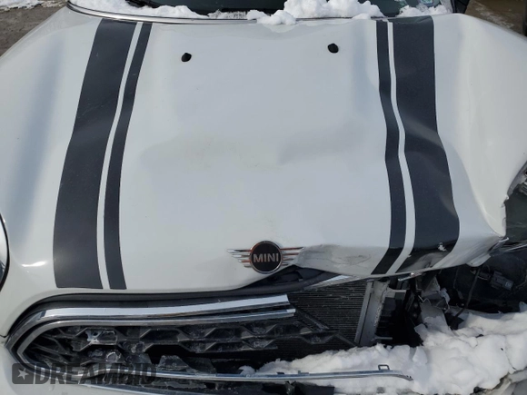 2019 MINI Countryman Cooper S with VIN WMZYT5C56K3G93787, listed as a Copart auction lot 43989725 with 39,183 mi miles and Salvage title. Bid and sale history available at DreamBid. Image 12.