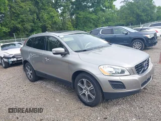 2013 Volvo XC60 T6 z VIN YV4902DZ5D2423949, wystawiony jako IAAI lot #42442938 z przebiegiem 126 108 mil mil oraz . Historia ofert i sprzedaży dostępna na DreamBid. Obrazek 13.