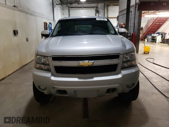 2011 Chevrolet Suburban LT z VIN 1GNSKJE34BR341094, wystawiony jako Copart lot #53376515 z przebiegiem 187 219 mil mil oraz Czysty tytuł • Clean title. Historia ofert i sprzedaży dostępna na DreamBid. Obrazek 5.