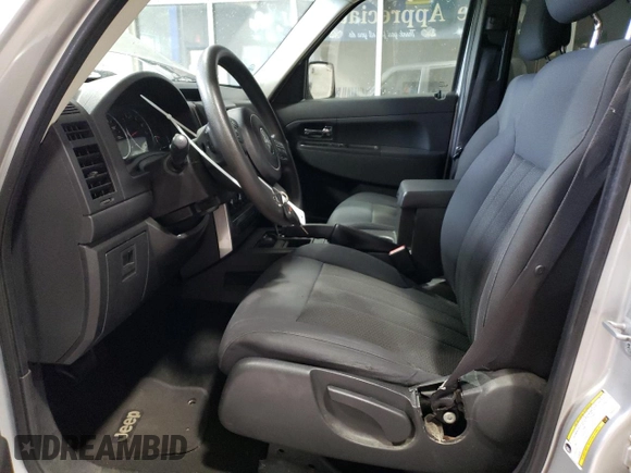 2011 Jeep Liberty Sport z VIN 1J4PN2GK8BW567540, wystawiony jako Copart lot #83463424 z przebiegiem 105 828 mil mil oraz Czysty tytuł • Clean title. Historia ofert i sprzedaży dostępna na DreamBid. Obrazek 7.