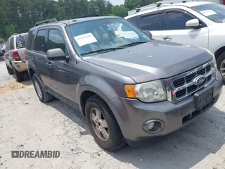2010 Ford Escape XLT z VIN 1FMCU9DG3AKA55265, wystawiony jako IAAI lot #42414416 z przebiegiem 196 168 mil mil oraz . Historia ofert i sprzedaży dostępna na DreamBid. Obrazek 1.
