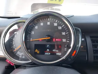2020 MINI Hardtop Cooper S z VIN WMWXR5C07L2L55038, wystawiony jako IAAI lot #42031685 z przebiegiem 20 629 mil mil oraz . Historia ofert i sprzedaży dostępna na DreamBid. Obrazek 7.