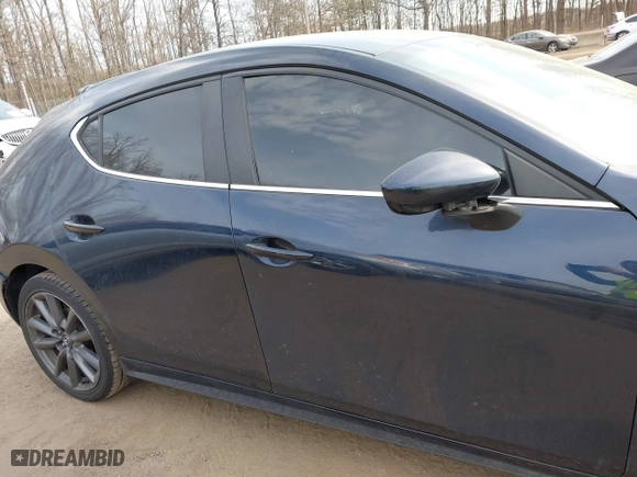 2021 Mazda Mazda3 Hatchback Select with VIN JM1BPAKL6M1336916, listed as a IAAI auction lot 41708681 with 82,361 mi miles. Bid and sale history available at carsss.com. Image 13.