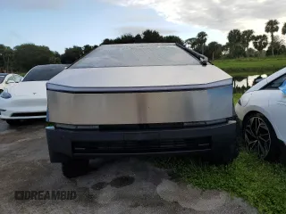 2024 Tesla Cybertruck z VIN 7G2CEHED2RA015326, wystawiony jako Copart lot #73841034 z przebiegiem Nie podano mil oraz Szkoda całkowita • Salvage title. Historia ofert i sprzedaży dostępna na DreamBid. Obrazek 5.