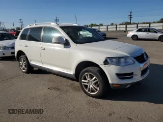 2009 Volkswagen Touareg VR6 z VIN WVGBE77L19D002425, wystawiony jako Copart lot #53116045 z przebiegiem 223 281 mil mil oraz Tytuł czysty. Historia ofert i sprzedaży dostępna na DreamBid. Obrazek 4.