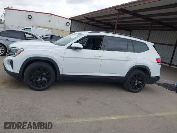 2024 Volkswagen Atlas SE с VIN 1V2WR2CA2RC560161, выставлен на аукционе IAAI как лот 42047000 с пробегом 16 063 миль миль и . История ставок и продаж доступна на DreamBid. Изображение 14.