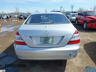 2007 Mercedes-Benz S 550 z VIN WDDNG71X07A036433, wystawiony jako IAAI lot #41860436 z przebiegiem 89 873 mil mil oraz . Historia ofert i sprzedaży dostępna na DreamBid. Obrazek 17.