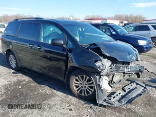 2016 Toyota Sienna XLE with VIN 5TDYK3DC3GS697173, listed as a IAAI auction lot 40899585 with 121,693 mi miles. Bid and sale history available at carsss.com. Image 1.