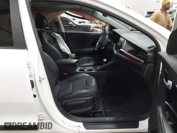 2021 Kia Niro Touring with VIN KNDCC3LC3M5463514, listed as a IAAI auction lot 41564596 with 29,063 mi miles. Bid and sale history available at carsss.com. Image 5.
