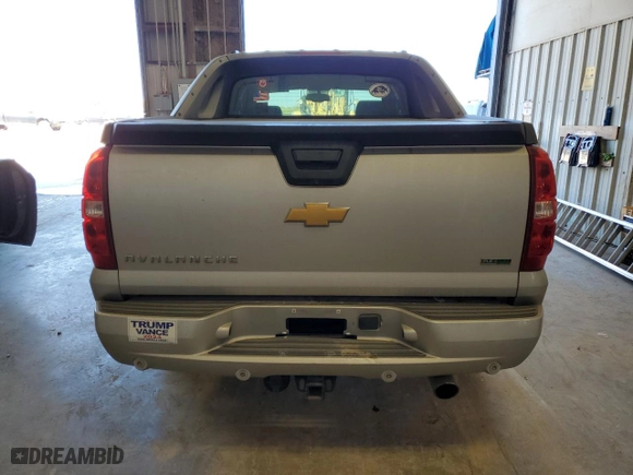 2011 Chevrolet Avalanche LTZ with VIN 3GNMCGE02BG345143, listed as a Copart auction lot 82863314 with 187,805 mi miles and Salvage Title. Bid and sale history available at carsss.com. Image 6.