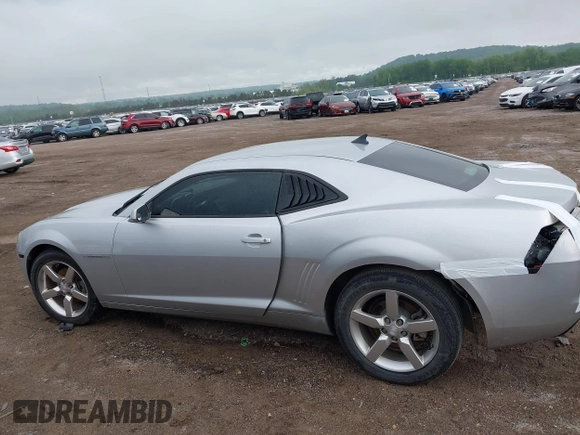 2011 Chevrolet Camaro 2LS z VIN 2G1FA1ED4B9130020, wystawiony jako IAAI lot #42097123 z przebiegiem 91 285 mil mil oraz . Historia ofert i sprzedaży dostępna na DreamBid. Obrazek 14.
