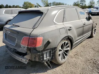 2017 Bentley Bentayga W12 z VIN SJAAC2ZV2HC013026, wystawiony jako Copart lot #72013144 z przebiegiem 43 428 mil mil oraz Szkoda całkowita • Salvage title. Historia ofert i sprzedaży dostępna na DreamBid. Obrazek 3.