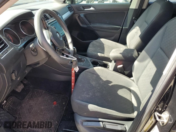 2020 Volkswagen Tiguan S z VIN 3VV1B7AX7LM133358, wystawiony jako Copart lot #61960445 z przebiegiem 74 698 mil mil oraz Szkoda całkowita • Salvage title. Historia ofert i sprzedaży dostępna na DreamBid. Obrazek 7.