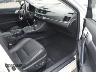 2013 Lexus CT 200h z VIN JTHKD5BH0D2126459, wystawiony jako IAAI lot #42207697 z przebiegiem 188 111 mil mil oraz . Historia ofert i sprzedaży dostępna na DreamBid. Obrazek 5.