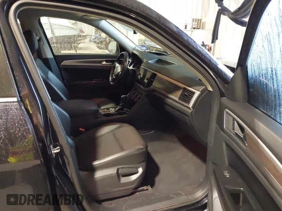 2019 Volkswagen Atlas SE with VIN 1V2WR2CA3KC603377, listed as a IAAI auction lot 42145332 with 137,553 mi miles and . Bid and sale history available at DreamBid. Image 5.