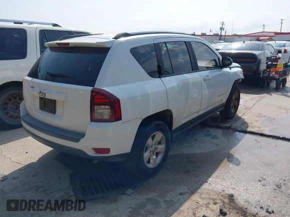 2014 Jeep Compass Altitude with VIN 1C4NJCBA0ED545173, listed as a IAAI auction lot 41924640 with 189,251 mi miles. Bid and sale history available at carsss.com. Image 4.