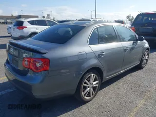 2005 Volkswagen Jetta 2.5L с VIN 3VWRG71K75M639246, выставлен на аукционе IAAI как лот 41937562 с пробегом 139 321 миль миль и . История ставок и продаж доступна на DreamBid. Изображение 4.