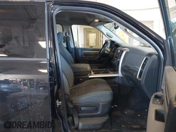 2017 Ram 1500 Big Horn z VIN 3C6RR7LT5HG543628, wystawiony jako IAAI lot #41629303 z przebiegiem 111 373 mil mil oraz . Historia ofert i sprzedaży dostępna na DreamBid. Obrazek 5.