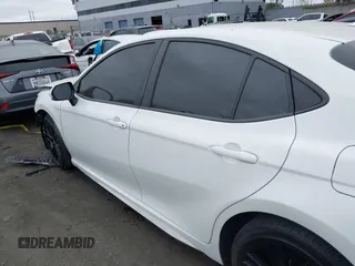 2025 Toyota Camry LE z VIN 4T1DAACK8SU029853, wystawiony jako IAAI lot #41813312 z przebiegiem 25 522 mil mil oraz . Historia ofert i sprzedaży dostępna na DreamBid. Obrazek 15.