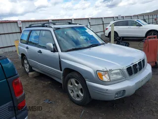 2002 Subaru Forester S w/Premium Pkg with VIN JF1SF656X2H723632, listed as a IAAI auction lot 41805289 with 258,754 mi miles. Bid and sale history available at carsss.com. Image 1.