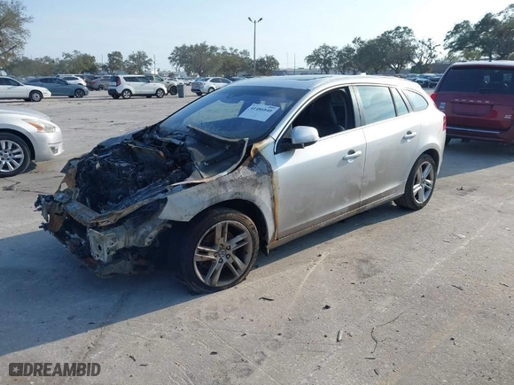 2015 Volvo V60 T5 Drive-E Premier with VIN YV140MEB5F1197828, listed as a IAAI auction lot 41486840 with 1 mi miles. Bid and sale history available at carsss.com. Image 2.
