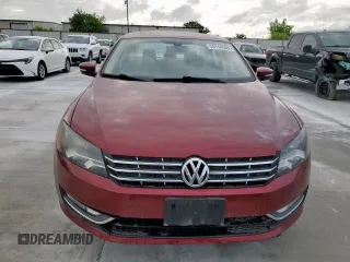 2015 Volkswagen Passat SEL Premium z VIN 1VWCV7A33FC028380, wystawiony jako Copart lot #59144665 z przebiegiem 165 740 mil mil oraz Czysty tytuł • Clean title. Historia ofert i sprzedaży dostępna na DreamBid. Obrazek 5.