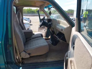 1994 Ford Ranger Splash z VIN 1FTCR10A2RUD04809, wystawiony jako IAAI lot #42685685 z przebiegiem 215 658 mil mil oraz . Historia ofert i sprzedaży dostępna na DreamBid. Obrazek 5.