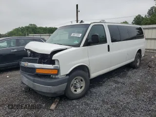 2017 Chevrolet Express Passenger LT z VIN 1GAZGPFFXH1175877, wystawiony jako Copart lot #56823505 z przebiegiem Nie podano mil oraz Szkoda całkowita • Salvage title. Historia ofert i sprzedaży dostępna na DreamBid. Obrazek 1.