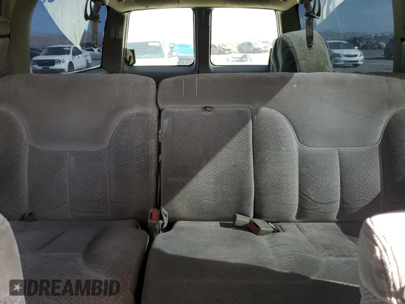 1998 GMC Suburban z VIN 1GKEC16R0WJ712847, wystawiony jako Copart lot #68557804 z przebiegiem 262 538 mil mil oraz Szkoda całkowita • Salvage title. Historia ofert i sprzedaży dostępna na DreamBid. Obrazek 10.