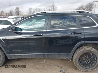 2019 Jeep Cherokee Limited with VIN 1C4PJMDX6KD440665, listed as a IAAI auction lot 41725422 with 95,116 mi miles. Bid and sale history available at carsss.com. Image 14.