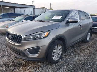 2017 Kia Sorento LX z VIN 5XYPG4A36HG259429, wystawiony jako IAAI lot #41948637 z przebiegiem 150 151 mil mil oraz . Historia ofert i sprzedaży dostępna na DreamBid. Obrazek 18.