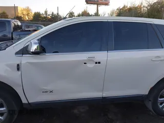 2008 Lincoln MKX with VIN 2LMDU68C48BJ31644, listed as a IAAI auction lot 40903355 with 199,176 mi miles. Bid and sale history available at carsss.com. Image 6.