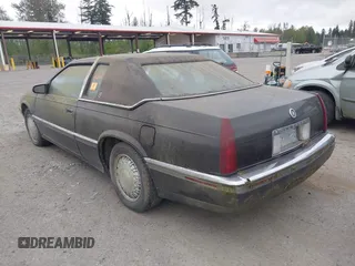1992 Cadillac Eldorado z VIN 1G6EL13B0NU605624, wystawiony jako IAAI lot #42127549 z przebiegiem Nie podano mil oraz . Historia ofert i sprzedaży dostępna na DreamBid. Obrazek 3.