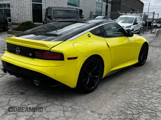 2023 Nissan Z Proto Spec с VIN JN1BZ4BH3PM310674, выставлен на аукционе Copart как лот 60072695 с пробегом 4 432 миль миль и Чистый • Clean title. История ставок и продаж доступна на DreamBid. Изображение 4.