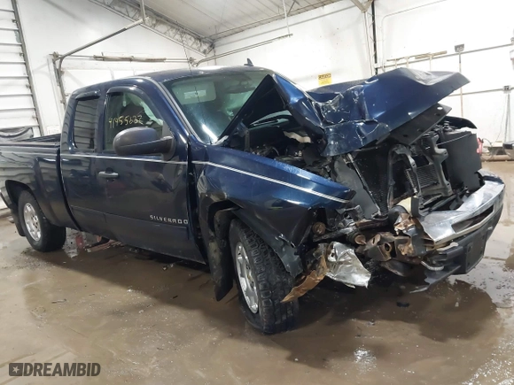 2010 Chevrolet Silverado 1500 LT with VIN 1GCSKSE33AZ180699, listed as a IAAI auction lot 41455632 with 154,659 mi miles. Bid and sale history available at carsss.com. Image 1.