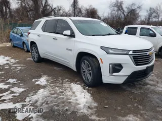 2022 Chevrolet Traverse High Country z VIN 1GNEVNKW3NJ120485, wystawiony jako IAAI lot #41359102 z przebiegiem 82 749 mil mil oraz . Historia ofert i sprzedaży dostępna na DreamBid. Obrazek 1.