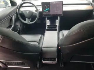 2020 Tesla Model 3 Long Range z VIN 5YJ3E1EB7LF710646, wystawiony jako Copart lot #57403355 z przebiegiem 98 080 mil mil oraz Szkoda całkowita • Salvage title. Historia ofert i sprzedaży dostępna na DreamBid. Obrazek 8.
